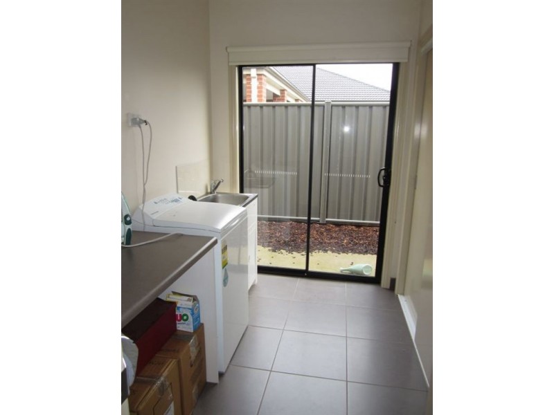 48 Sabel Drive, Cranbourne North VIC 3977