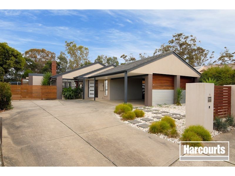 16 Loganberry Close, Cranbourne North VIC 3977