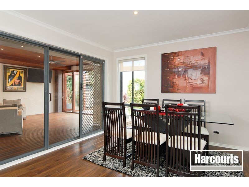 16 Loganberry Close, Cranbourne North VIC 3977