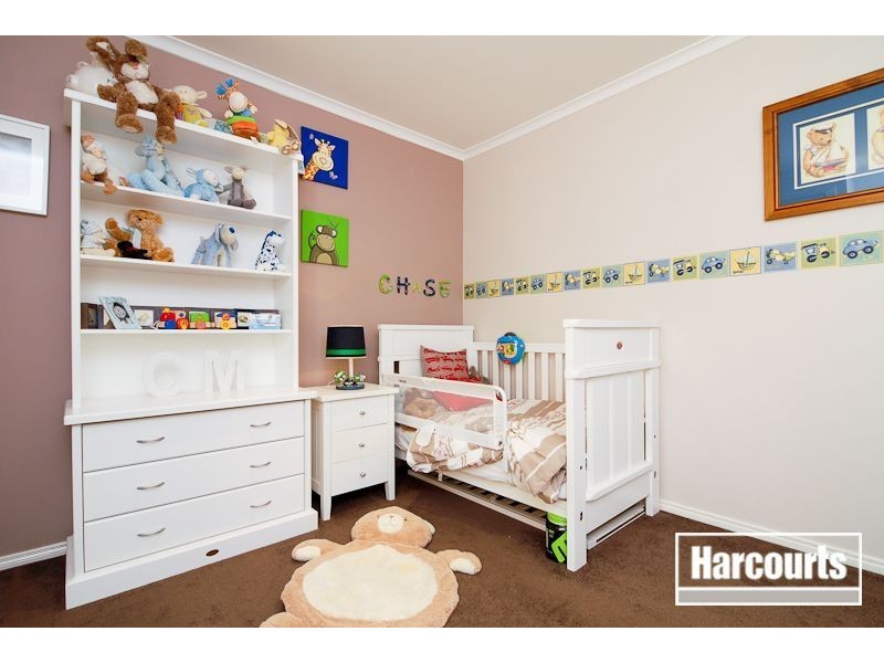 16 Loganberry Close, Cranbourne North VIC 3977