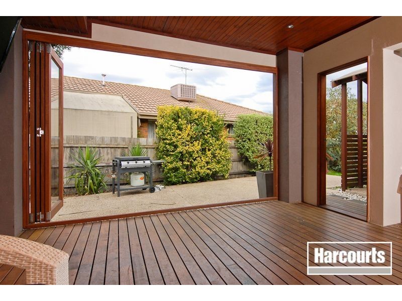 16 Loganberry Close, Cranbourne North VIC 3977