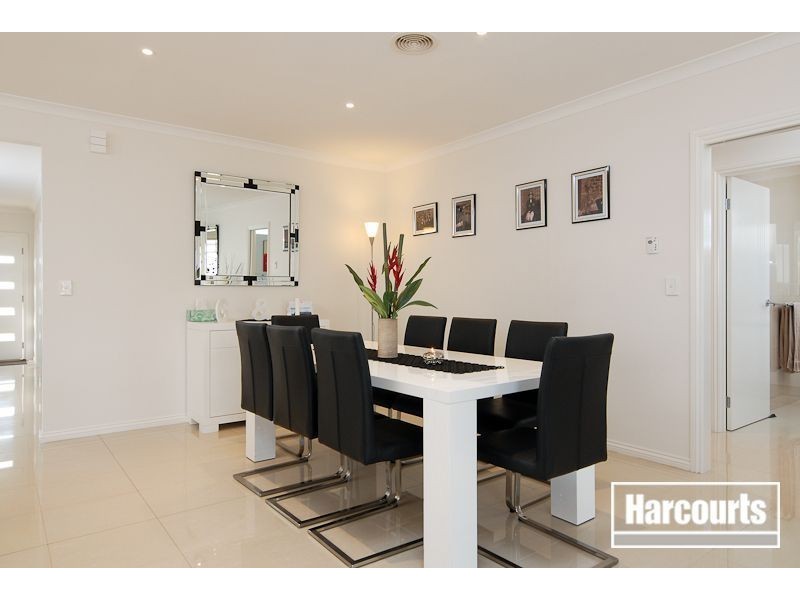 10 Stately Drive, Cranbourne East VIC 3977