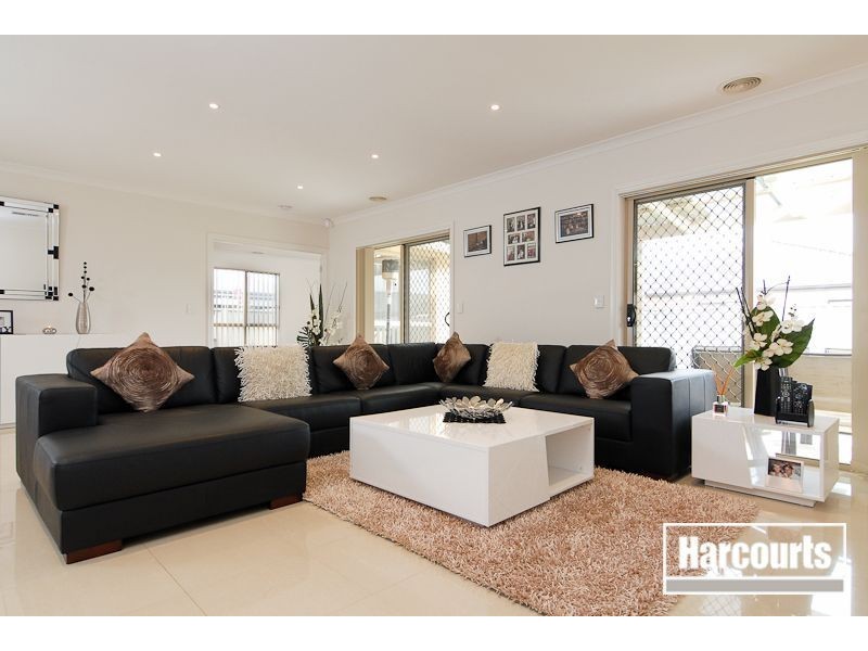 10 Stately Drive, Cranbourne East VIC 3977