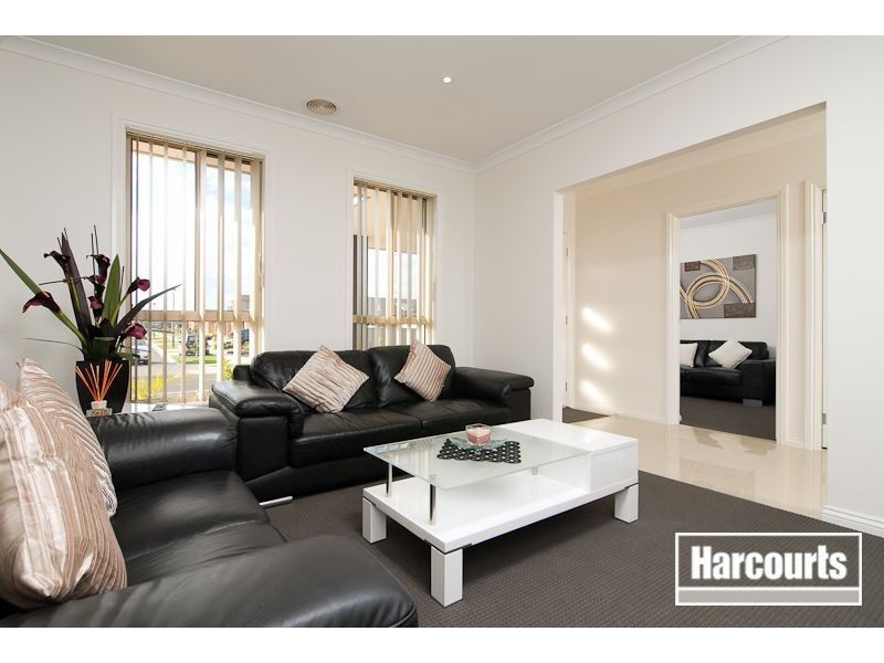 10 Stately Drive, Cranbourne East VIC 3977