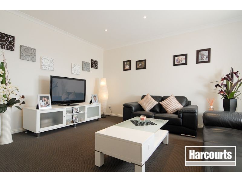 10 Stately Drive, Cranbourne East VIC 3977