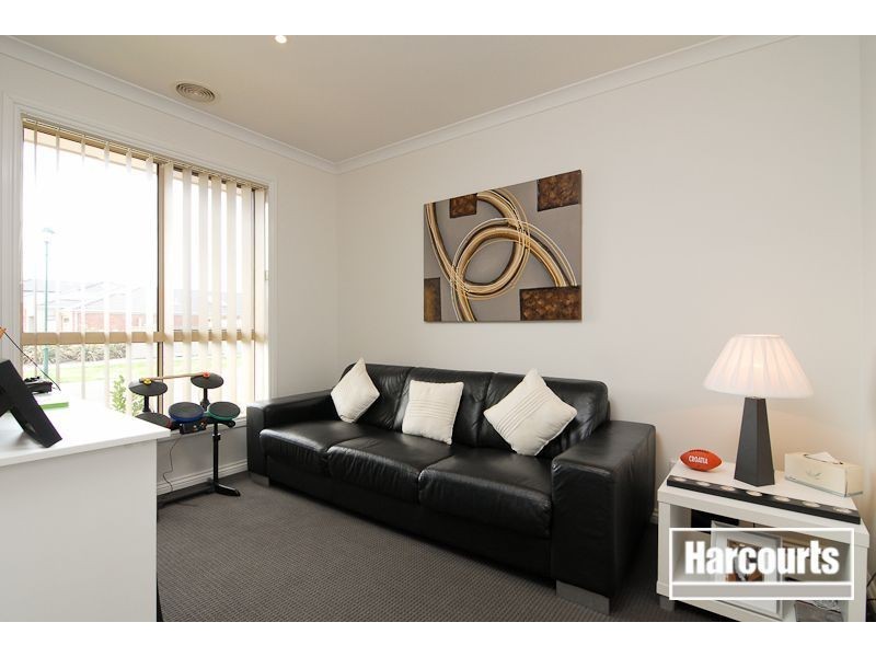 10 Stately Drive, Cranbourne East VIC 3977