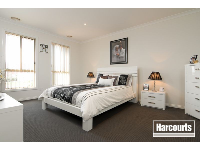 10 Stately Drive, Cranbourne East VIC 3977