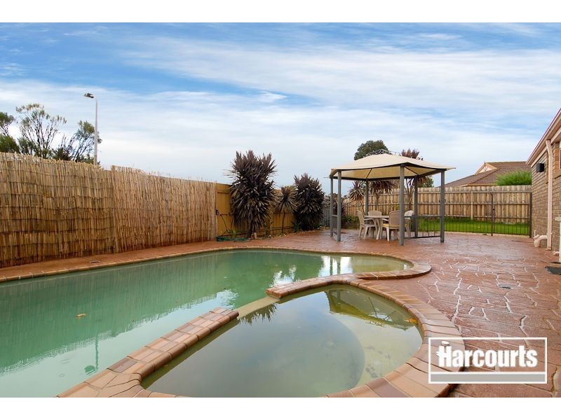 72 Strathaird Drive, Narre Warren South VIC 3805