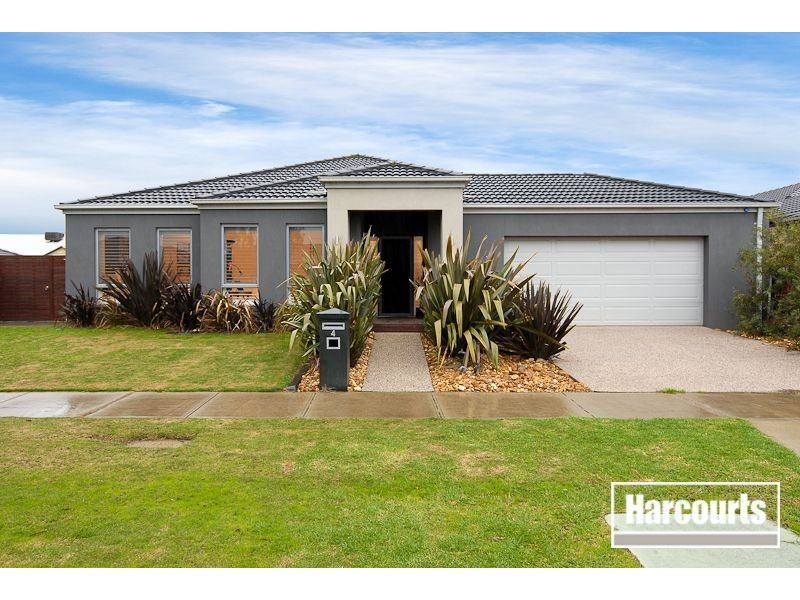 4 Howe Way, Cranbourne East VIC 3977