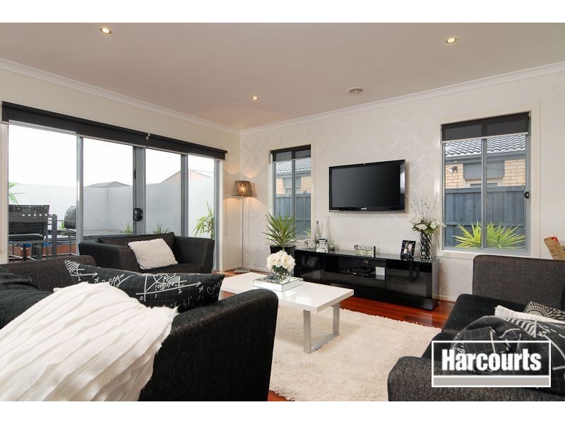 4 Howe Way, Cranbourne East VIC 3977