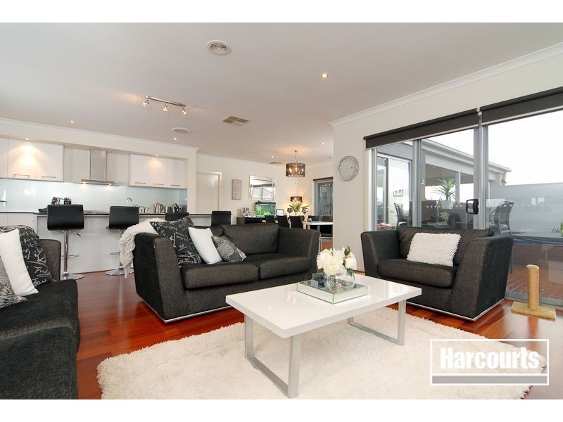 4 Howe Way, Cranbourne East VIC 3977