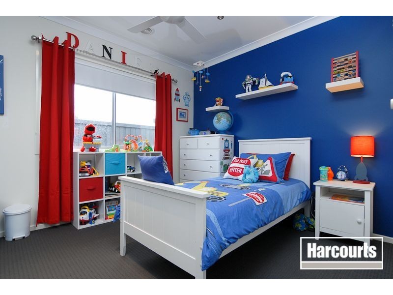 4 Howe Way, Cranbourne East VIC 3977