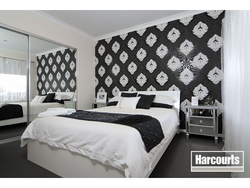 4 Howe Way, Cranbourne East VIC 3977