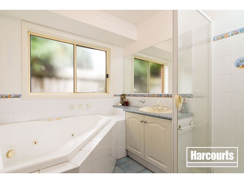 18 Hickory Drive, Narre Warren South VIC 3805