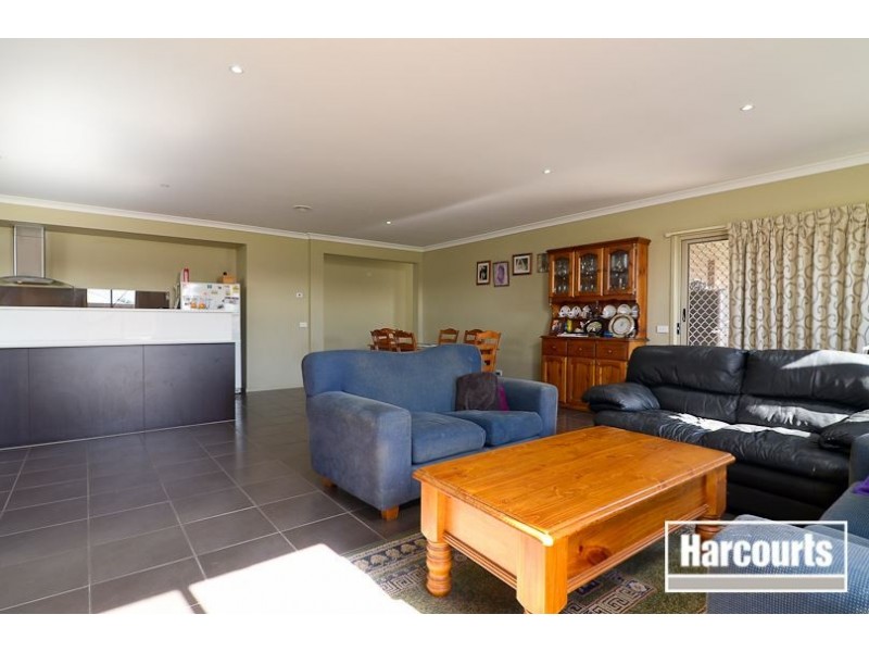 7 Bunbury Ave, Narre Warren VIC 3805