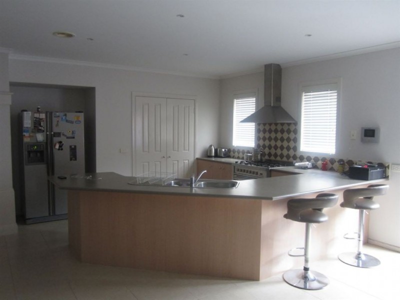 6 Napier Way, Narre Warren South VIC 3805