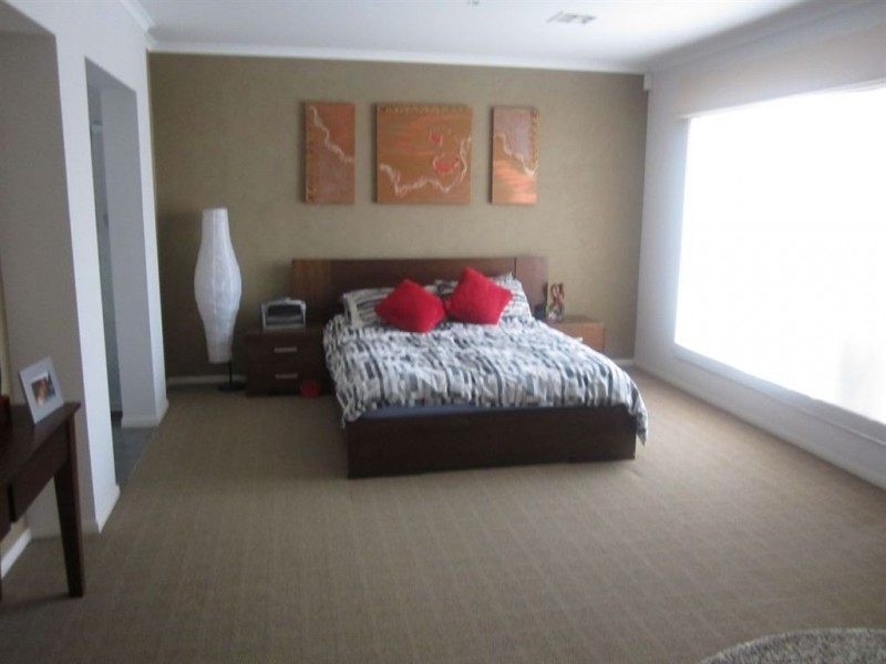 6 Napier Way, Narre Warren South VIC 3805