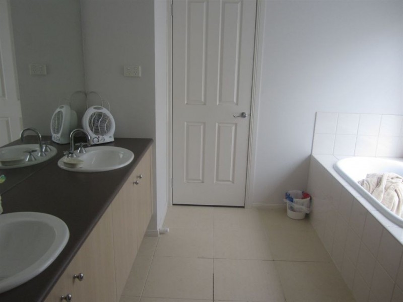 6 Napier Way, Narre Warren South VIC 3805