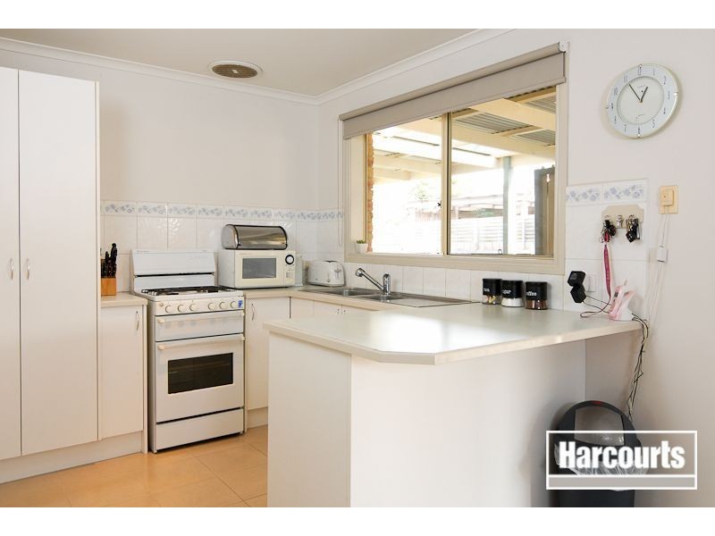 8 Julia Court, Cranbourne North VIC 3977