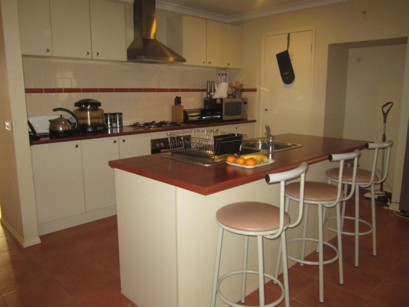 4 Roseville Court, Berwick VIC 3806