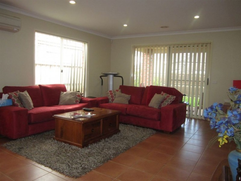 4 Roseville Court, Berwick VIC 3806