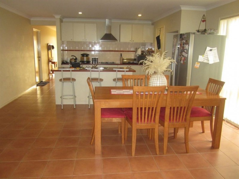 4 Roseville Court, Berwick VIC 3806