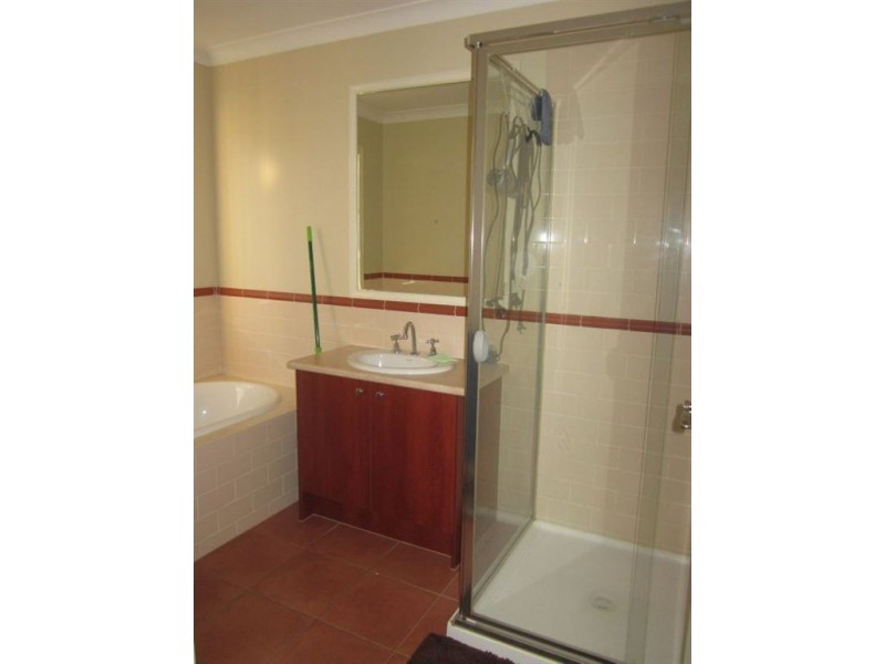 4 Roseville Court, Berwick VIC 3806