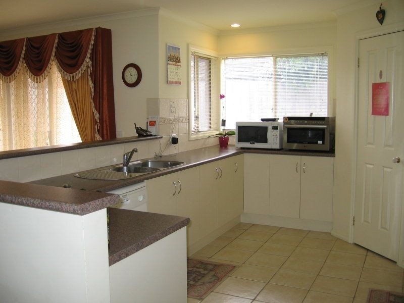3 Halsbury Place, Skye VIC 3977