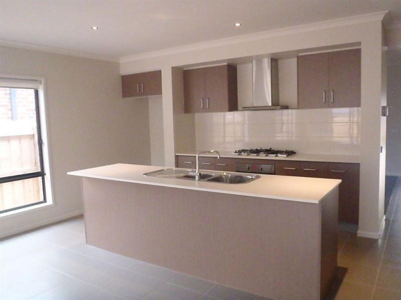 16 Paradise Way, Skye VIC 3977