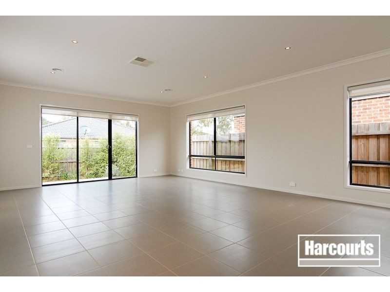 16 Paradise Way, Skye VIC 3977