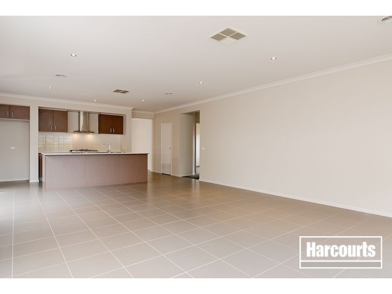 16 Paradise Way, Skye VIC 3977