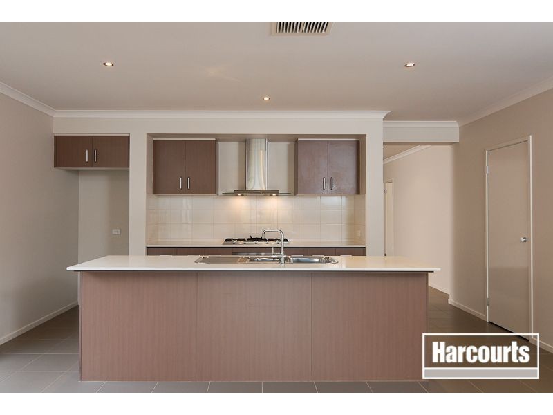 16 Paradise Way, Skye VIC 3977