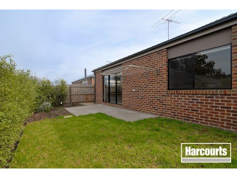 16 Paradise Way, Skye VIC 3977