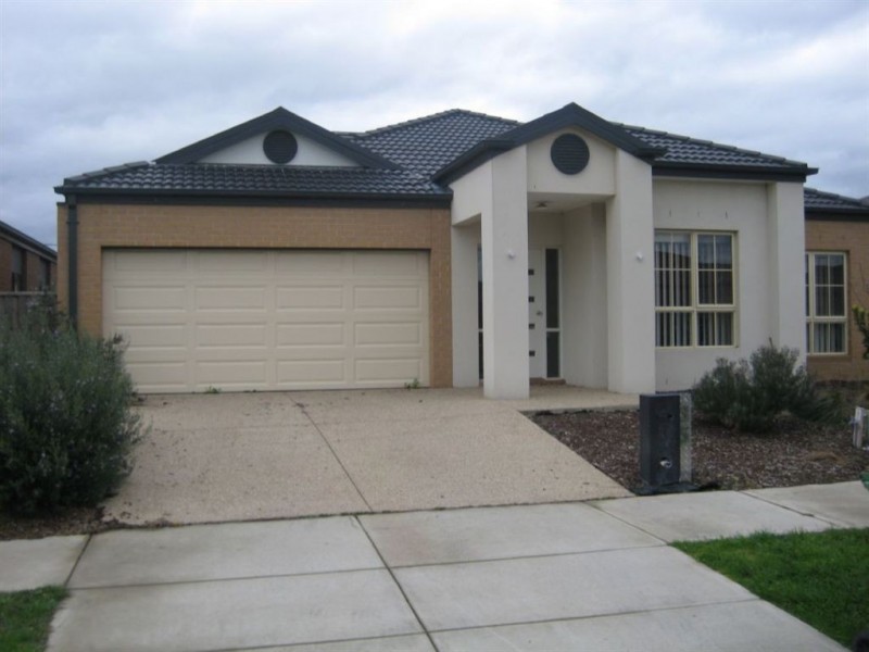 35 Flinders Park Drive, Officer VIC 3809