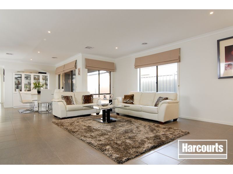 53 Datura Ave, Cranbourne North VIC 3977