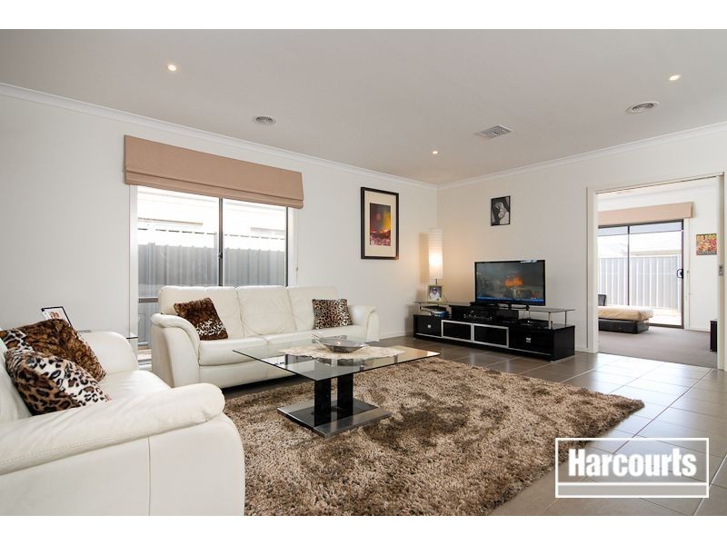 53 Datura Ave, Cranbourne North VIC 3977