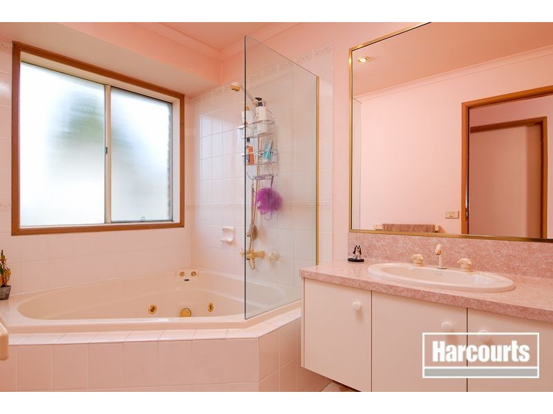 10 Plough Rise, Narre Warren South VIC 3805