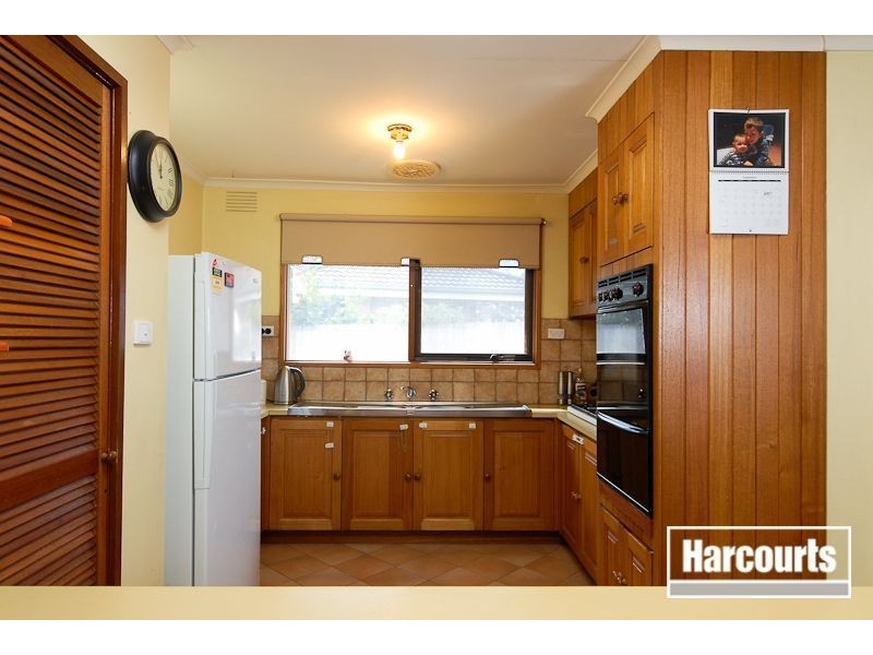 8 Pemberton Drive, Narre Warren VIC 3805