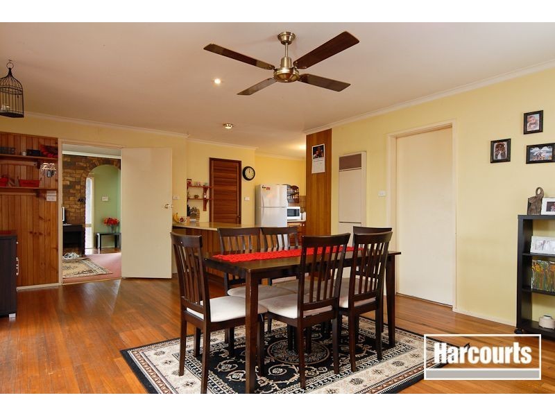 8 Pemberton Drive, Narre Warren VIC 3805