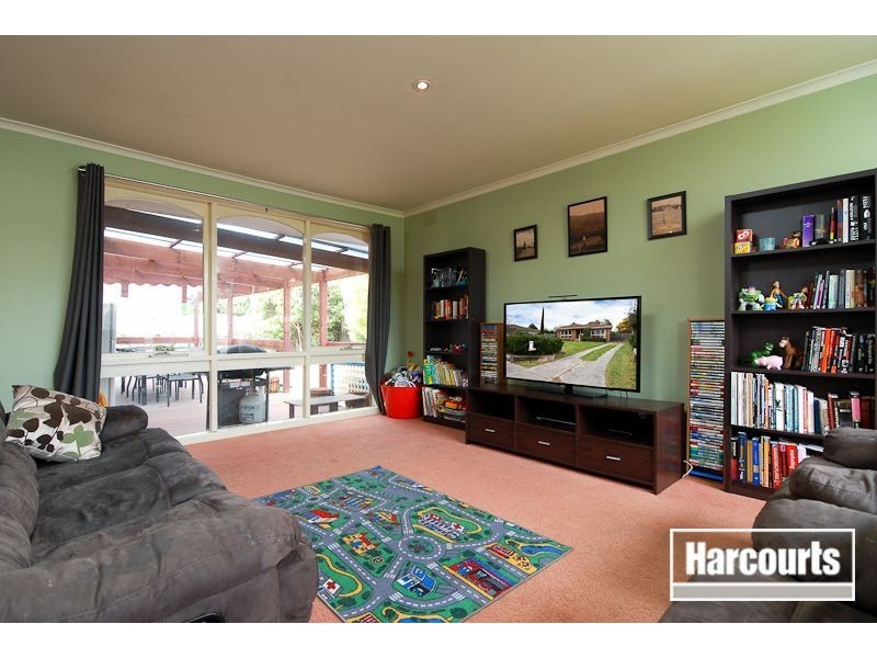 8 Pemberton Drive, Narre Warren VIC 3805