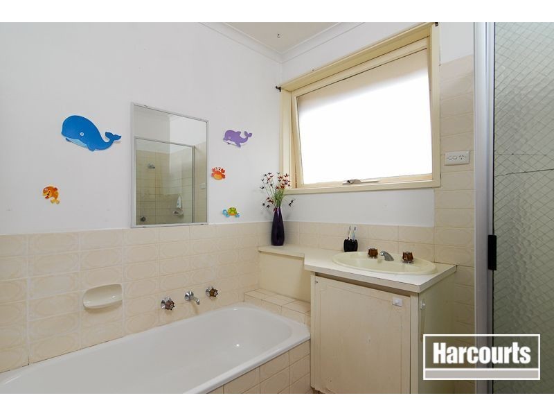 8 Pemberton Drive, Narre Warren VIC 3805