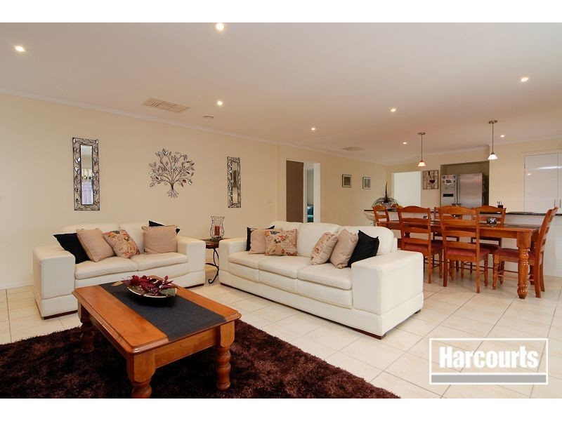 55 Tuileries Rise, Narre Warren South VIC 3805