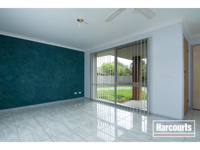 17 Caroline Crescent, Cranbourne West VIC 3977