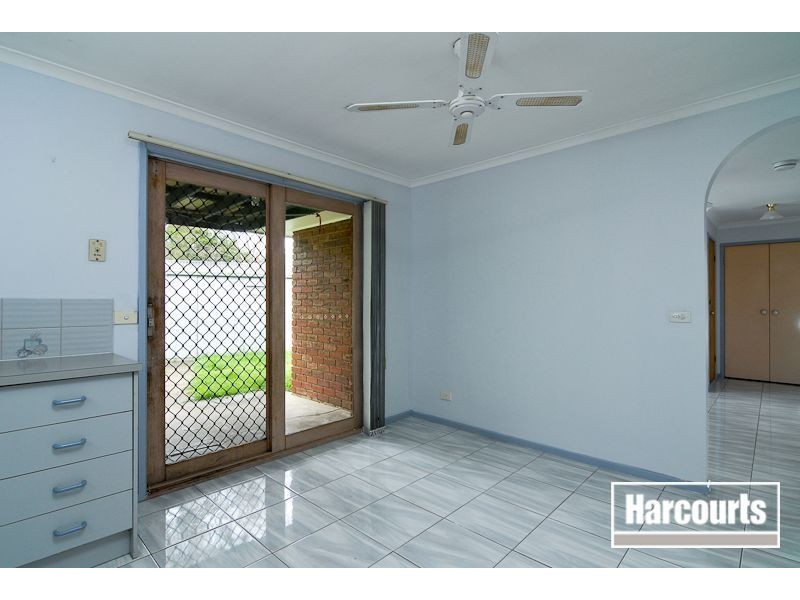 17 Caroline Crescent, Cranbourne West VIC 3977