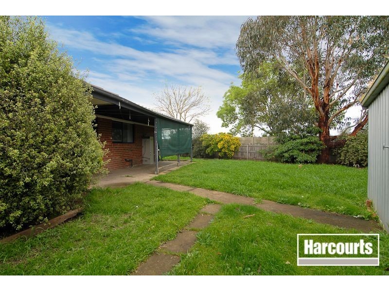 17 Caroline Crescent, Cranbourne West VIC 3977