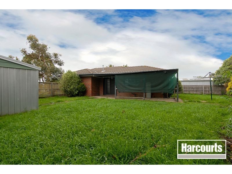 17 Caroline Crescent, Cranbourne West VIC 3977