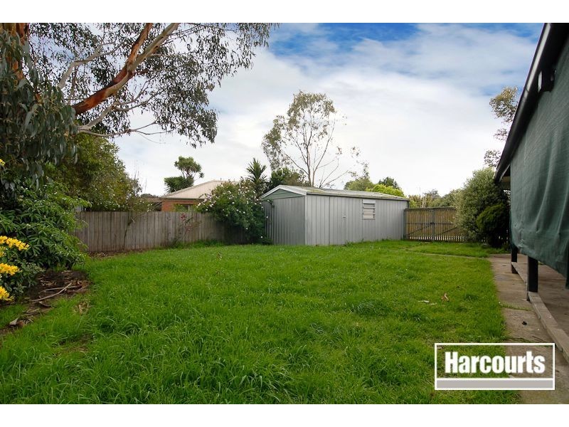 17 Caroline Crescent, Cranbourne West VIC 3977