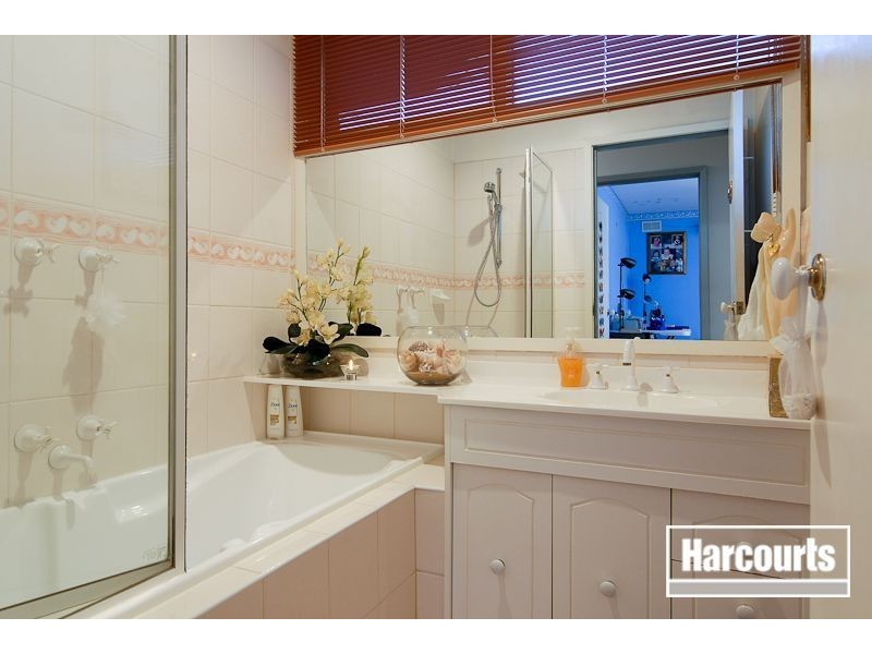 5 Pinelands Court, Narre Warren VIC 3805