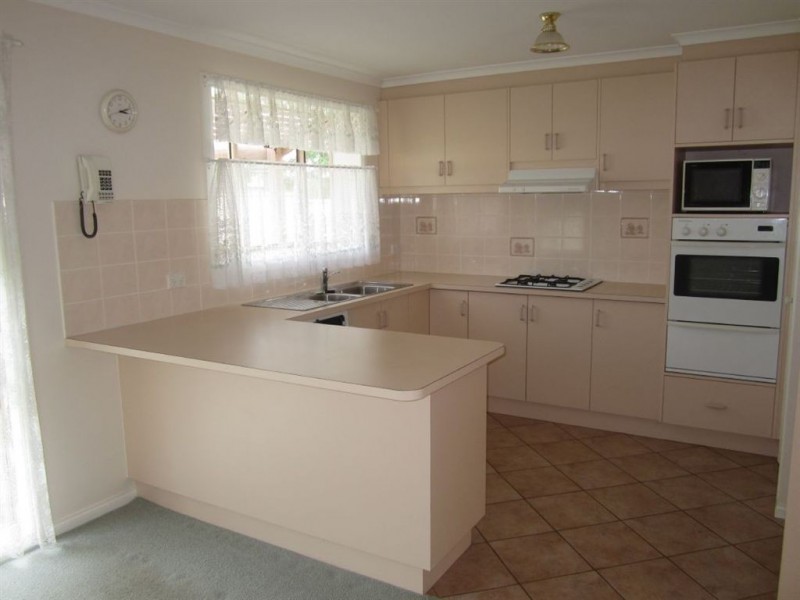 6 Celeste Court, Berwick VIC 3806