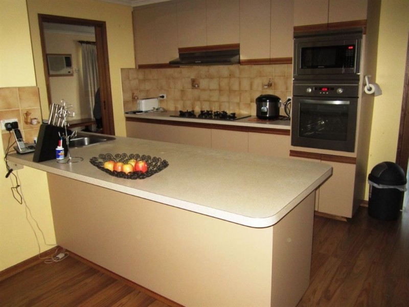 10 Tottington Rise, Berwick VIC 3806